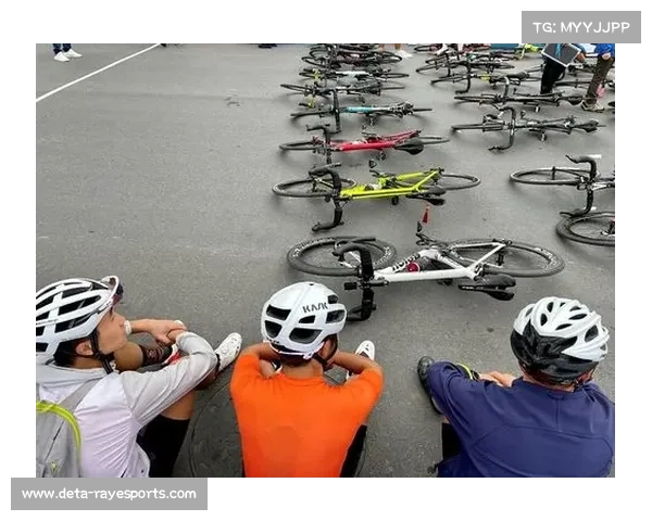 环茶马古道汉源赛段连夜安装防护泡沫，保障下坡安全